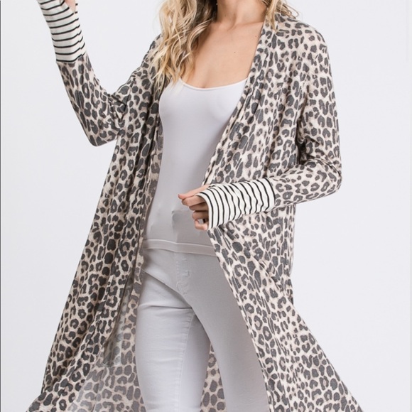 Last 1️⃣ size small. Lightweight Leopard Cardigan. - Picture 3 of 3